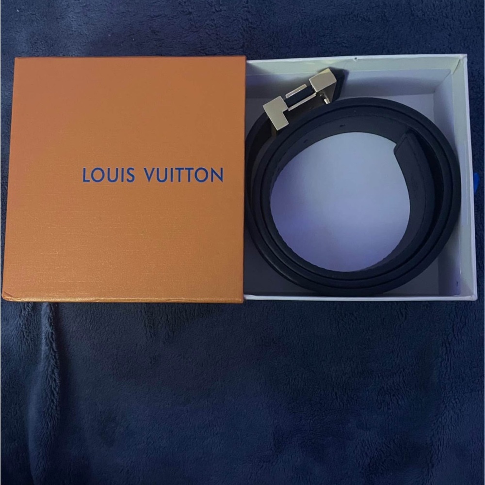 Louis Vuitton Black Belt w Grey LV Initals